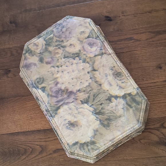 Placemats - Picture 1 of 6